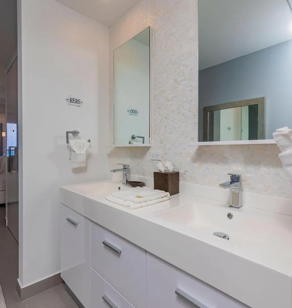 2Bs-Azure623 - Authors Beach Chic Ocean View Condo Palm Beach 0*,  Aruba