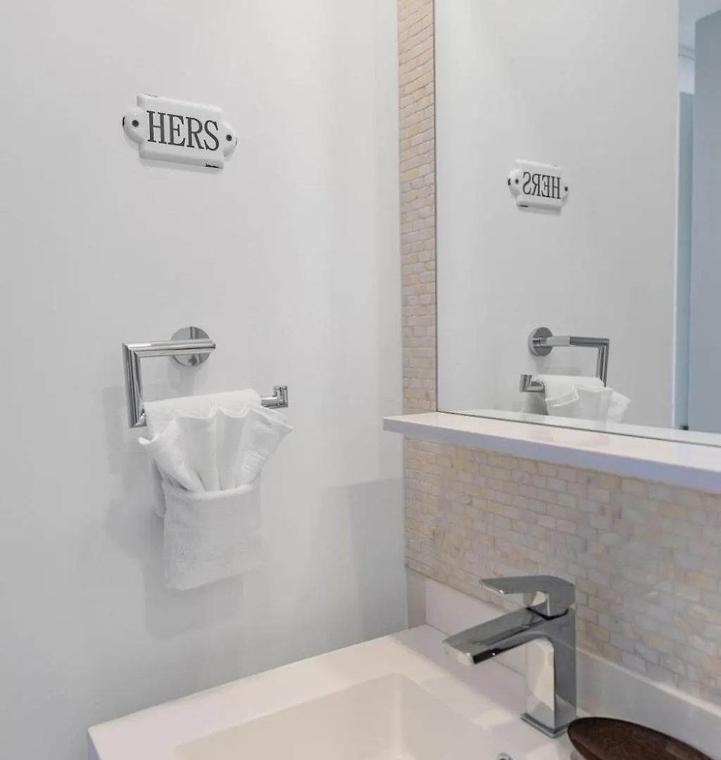 2Bs-Azure623 - Authors Beach Chic Ocean View Condo Palm Beach